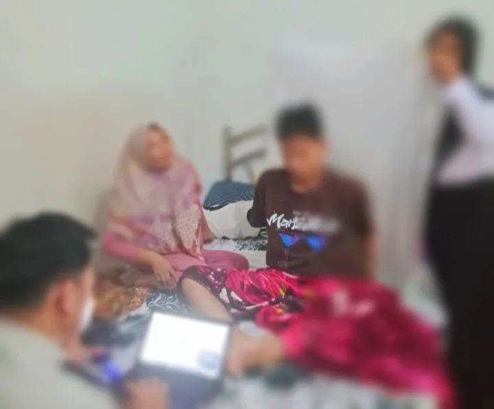 Imigrasi untuk Rakyat”, Imigrasi Karimun Jemput Bola Layani Pembuatan Paspor Remaja Sakit
