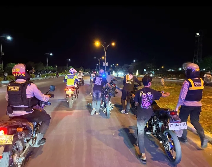 Patroli Malam Takbiran, Polres Karimun Tindak Balap Liar dan Premanisme