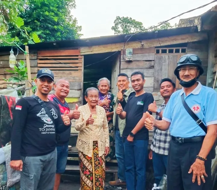 Komunitas CEO Lingga Salurkan Sembako Door-to-Door untuk Warga Kurang Mampu di Dabo Singkep