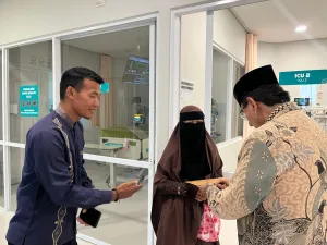 Ismeth Abdullah Jenguk Korban Kecelakaan Tunggal di Batam, Satu Orang Masih Kritis