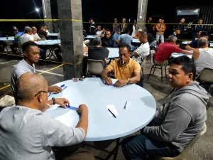 Turnamen Domino Polres Lingga Panas! Pool B dan C Sengit di Malam Kedua