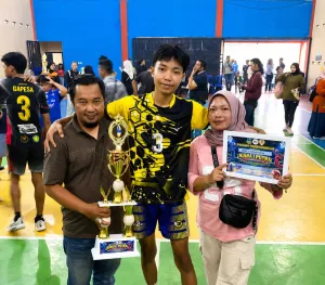 Putra Ketua MIO Garut Antar Cintakarya Juara Turnamen Voli Antar Desa Se-Samarang