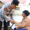 Kapolda Babel Bedah Rumah Warga Di Belitung Sambut HUT Bhayangkara Ke 80