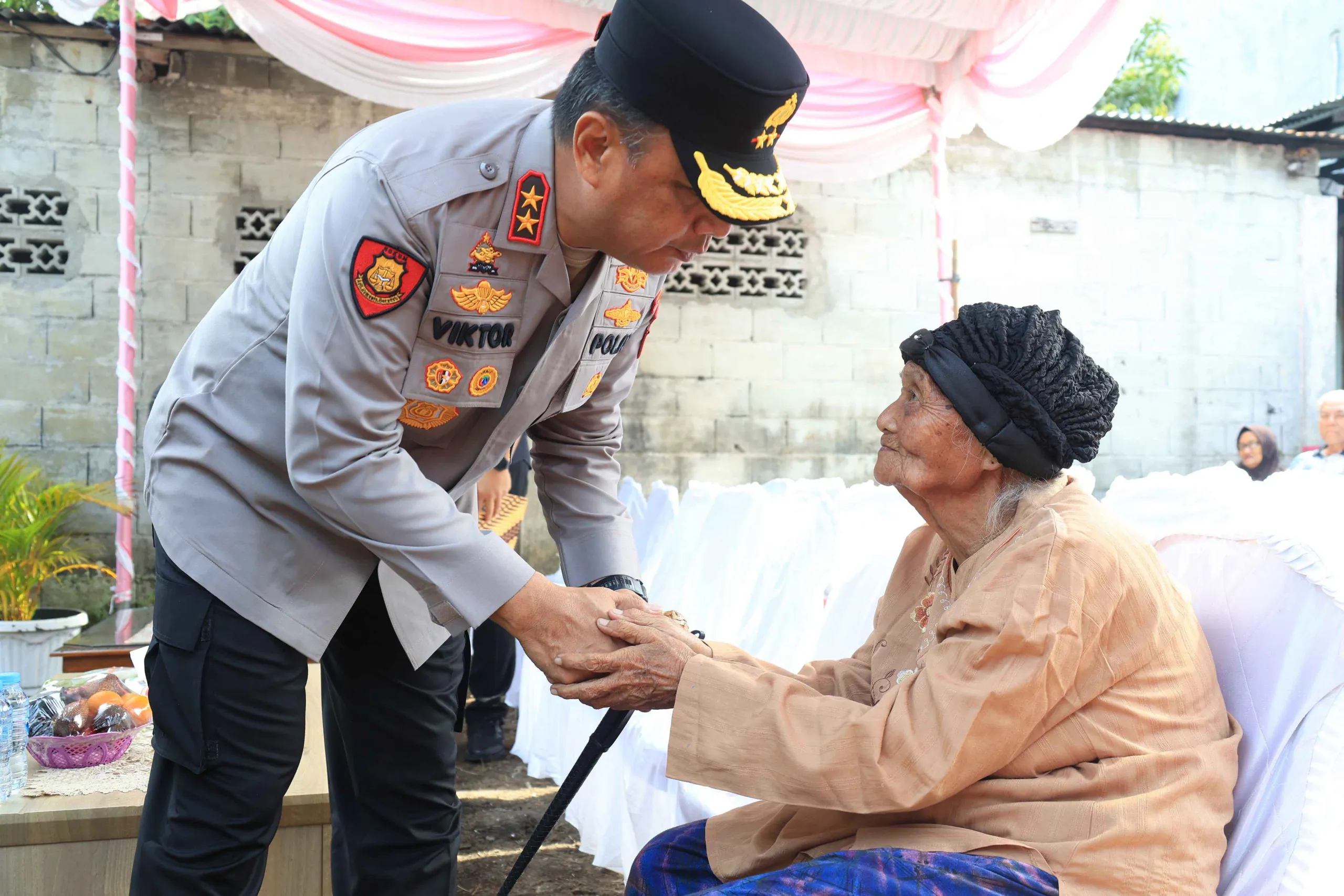 Kapolda Babel Bedah Rumah Warga Di Belitung Sambut HUT Bhayangkara Ke 80