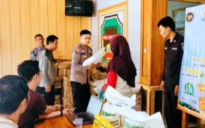Polsek Bungursari Kawal Penyaluran Bantuan Pangan, Ribuan KPM Terima Beras dan Minyak Goreng