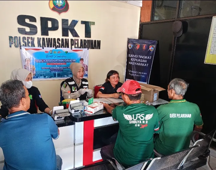 Polres Karimun Hadirkan Layanan Cek Kesehatan Gratis di Pelabuhan, Sambut Hari Bhayangkara Ke-80