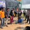 Hari Bhayangkara ke-80, Polres Karimun dan Brimob Salurkan Air Bersih