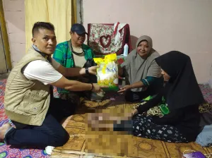 CEO Lingga Salurkan Bantuan untuk Anak Penyandang Disabilitas di Dabo Singkep