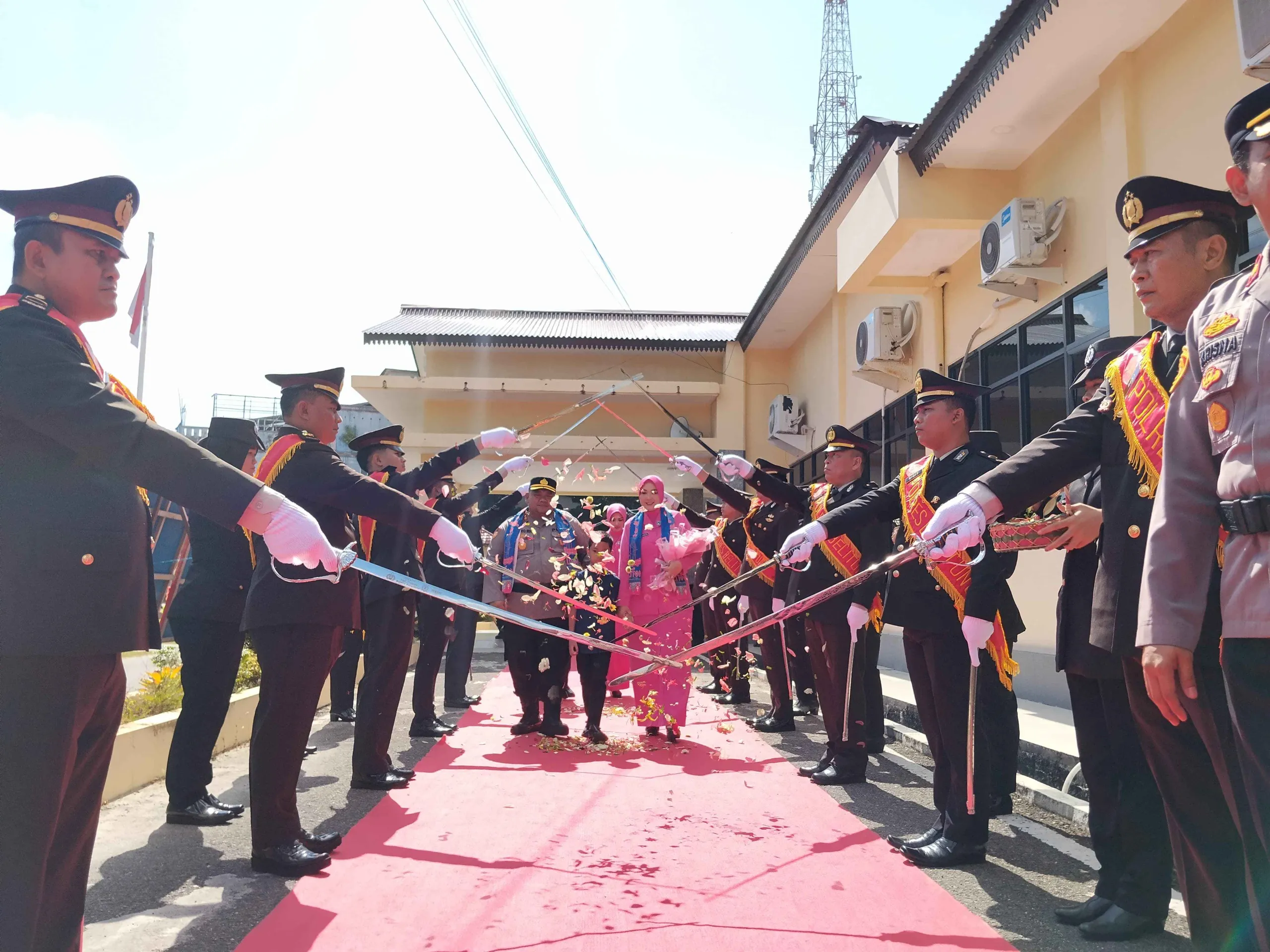 Polres Belitung Gelar Tradisi Pelepasan Kapolres Lama AKBP Sarwo Edi Wibowo, S.I.K Beserta Ketua Bhayangkari Cabang Belitung