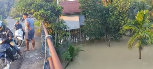 Hujan 3 Hari Berturut-turut, Beberapa Rumah di Desa Sungai Raya Air Merah Singkep Barat Terendam Banjir