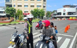 Satlantas Polres Belitung Tingkatkan Kesadaran Tertib Berlalu Lintas Melalui ETLE Handheld