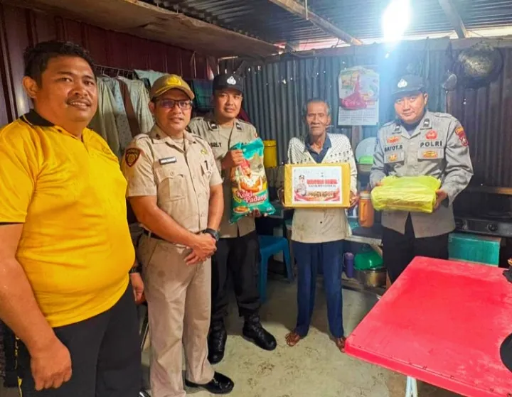 Jumat Berkah, Polres Karimun Salurkan Bantuan Sosial, Perkuat Kedekatan dengan Masyarakat