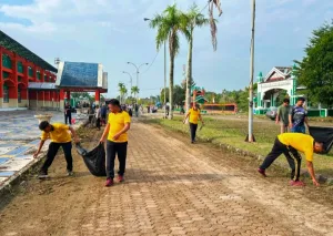 Bersihkan Fasilitas Publik, Polres Karimun Wujudkan Gerakan Indonesia Asri di Meral Barat