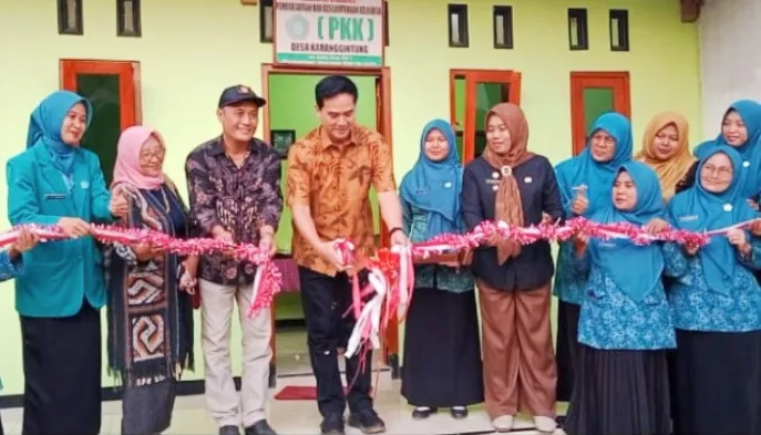 Adisatrya Suryo Sulisto Resmikan Gedung PKK Karanggintung