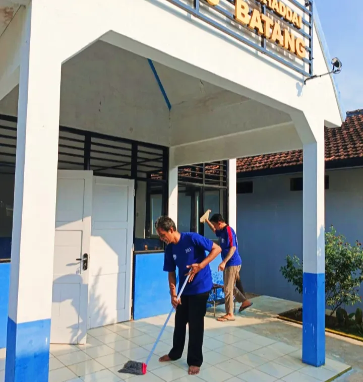 Lapas Batang Perkuat Pembinaan Karakter Warga Binaan Melalui Aksi Bersih Gereja El Shadai