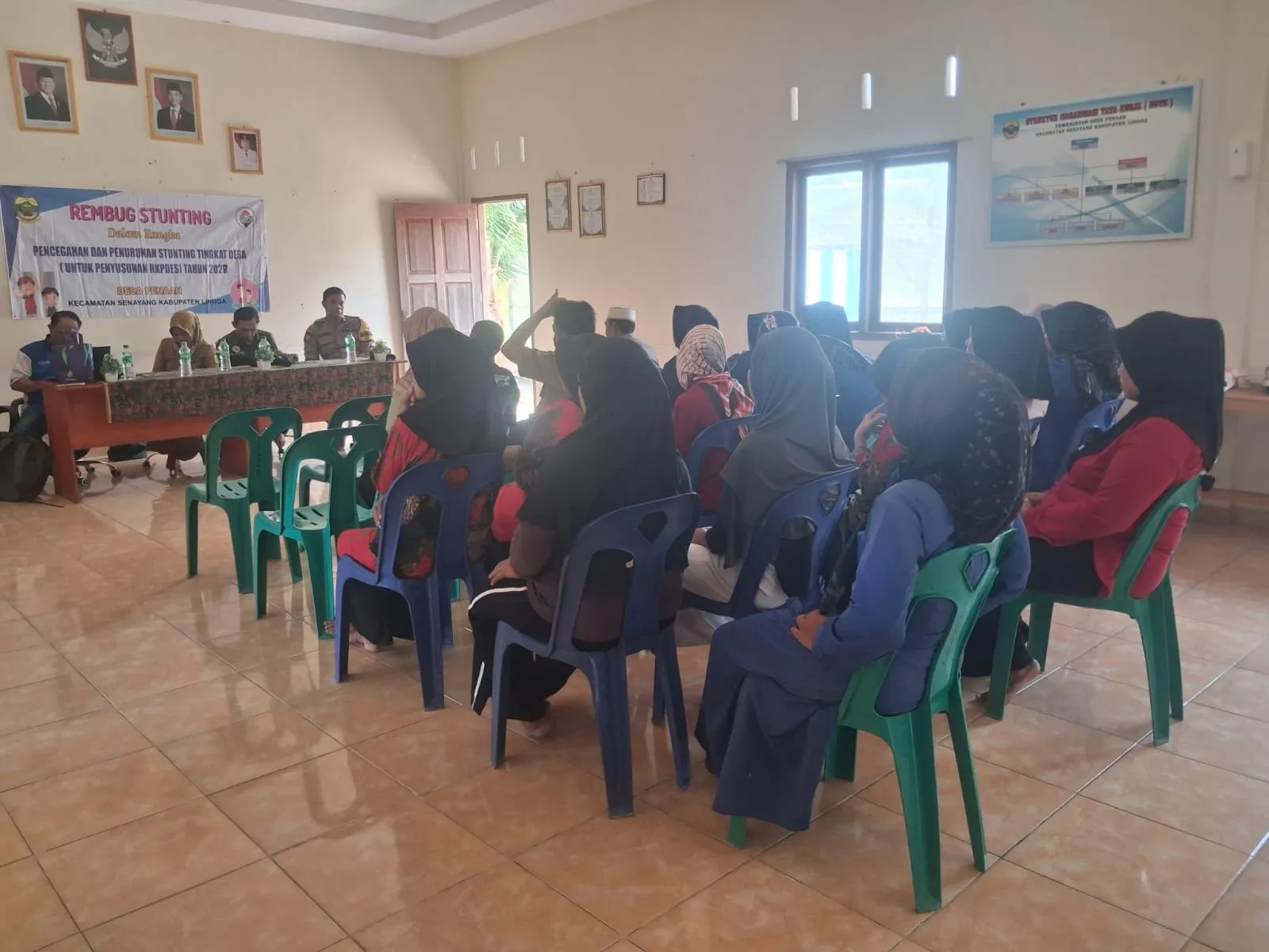 Bhabinkamtibmas Desa Penaah Hadiri Rembug Stunting, Dukung Penyusunan RKPDes 2027
