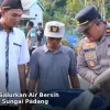 Polsek Sijuk Salurkan Air Bersih Untuk Warga Sungai Padang
