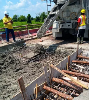 Diduga Gunakan Besi Lama dan Tanpa Papan Informasi, Proyek Perbaikan Jembatan di Kotawaringin Barat Dipertanyakan!