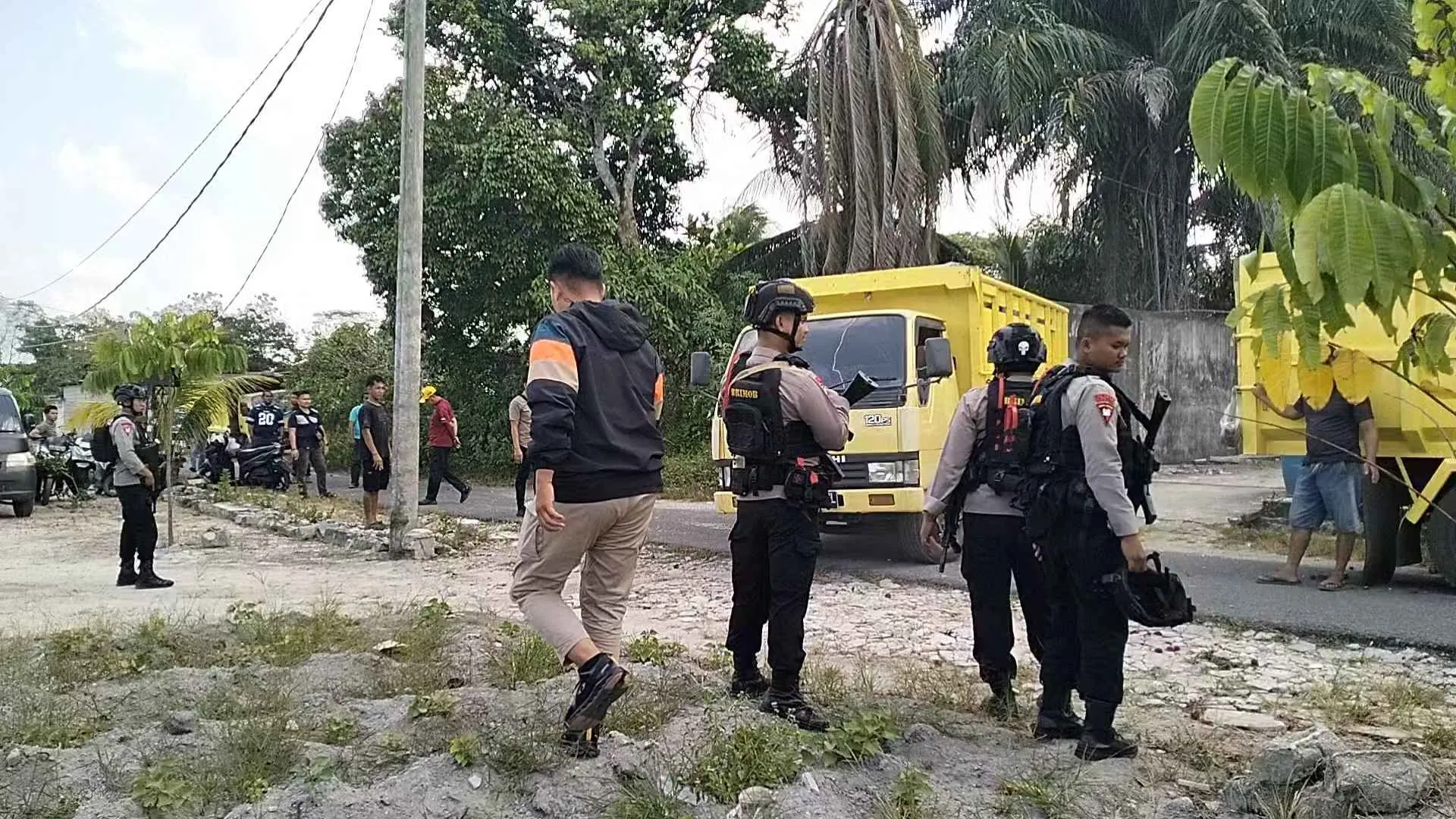 Tim gabungan Ditreskrimsus Polda Babel Bersama Satbrimob Polda Babel Dan Satreskrim Polres Belitung Berhasil Mengamankan 53 ton Pasir Timah Diduga Ilegal