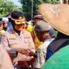 Di Tengah Tumpukan Sampah, Ada Pejuang Kebersihan yang Tak Banyak Disorot