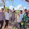 Dari Tanah Wakaf, Warga Desa Nipa Membuka Jalan Menuju Pantai Mbawe