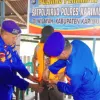 Satpolairud Polres Karimun Bagikan 30 Life Jacket, Perkuat Keselamatan Nelayan