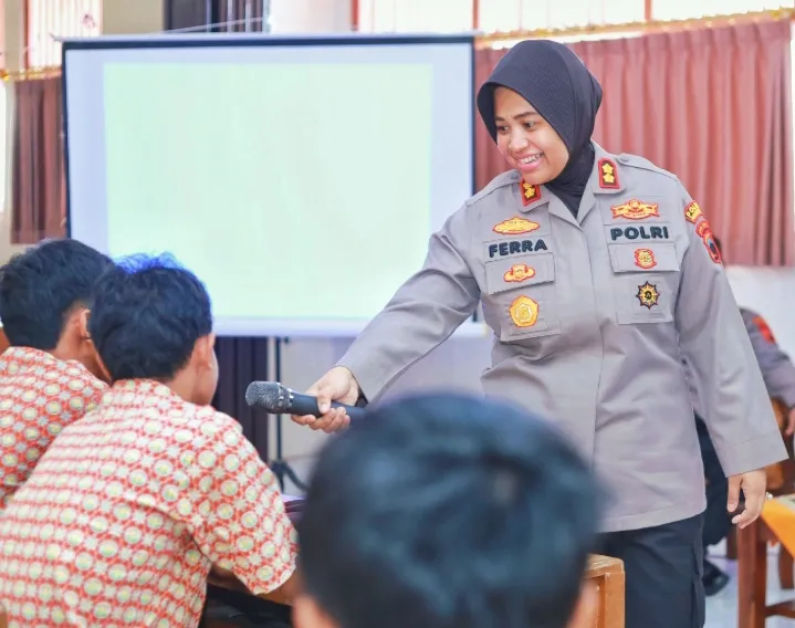 Kapolres Pekalongan Kota Ajak Pelajar SMA 4 Jauhi Bullying dan Kejar Prestasi