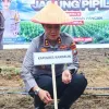 Polres Karimun dan BUMDes Pangke Barat Tanam Jagung di Lahan 2 Hektare