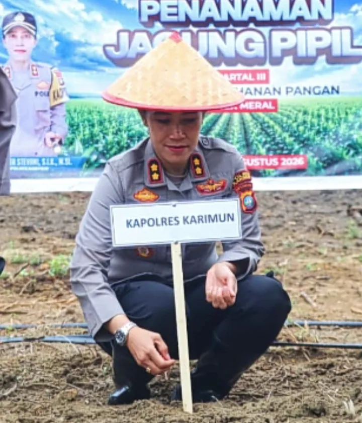 Polres Karimun dan BUMDes Pangke Barat Tanam Jagung di Lahan 2 Hektare