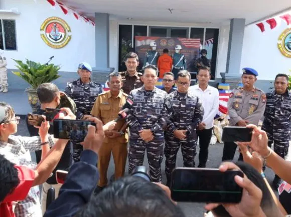 TNI AL Gagalkan Penyelundupan 1,6 Ton Pasir Timah Ilegal di Perairan Lingga