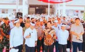 Pastikan Program Presiden Tepat Sasaran, Mendagri dan Menteri PKP Tinjau BSPS di Purwakarta