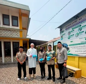 Jumat Berkah di Dabo Singkep, CEO Lingga, Polres dan BPJS Salurkan 220 Paket Makanan untuk Masyarakat
